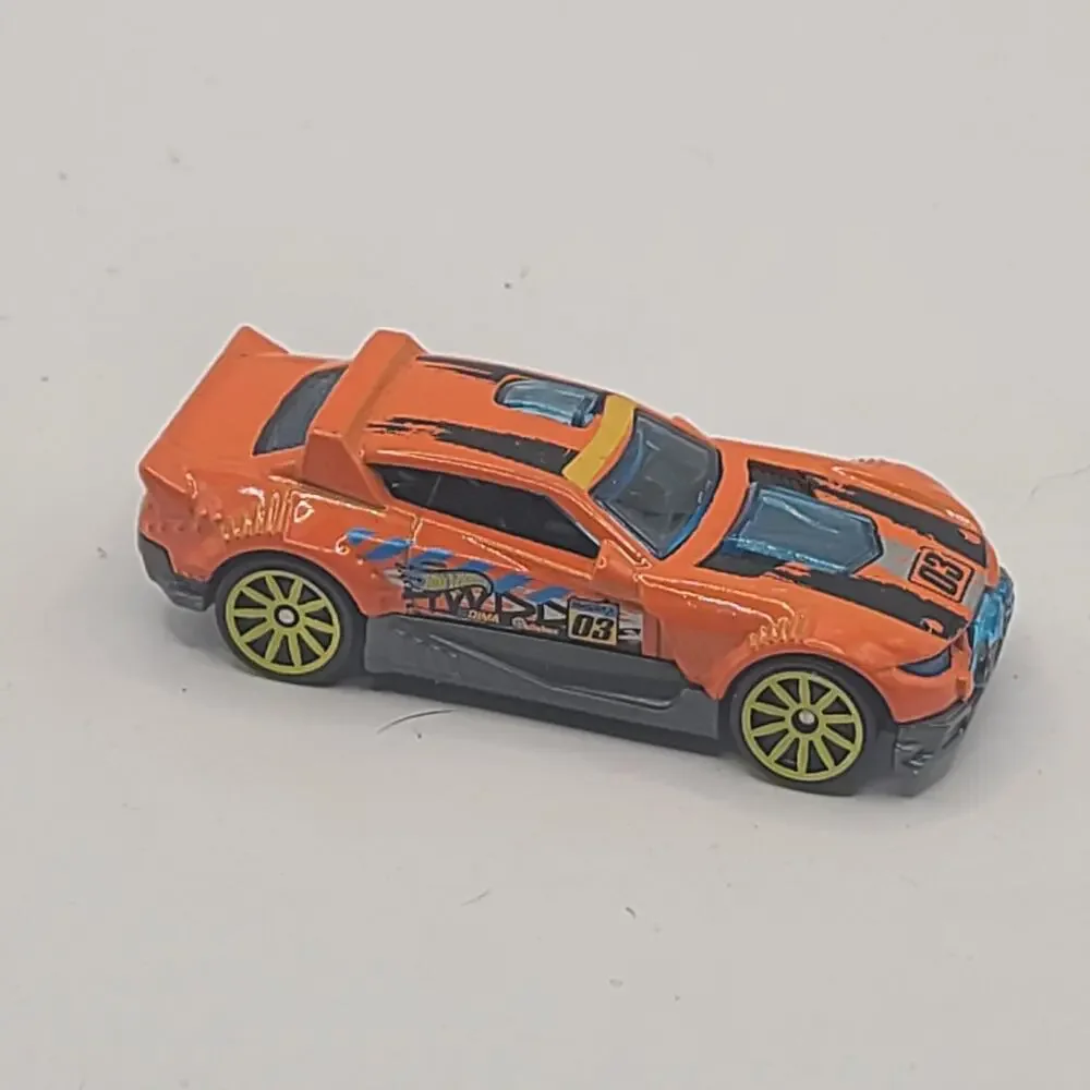 Mattel Hot Wheels Rally Cat 2017 DTX15 Diecast Toy Collectible Orange 1:64